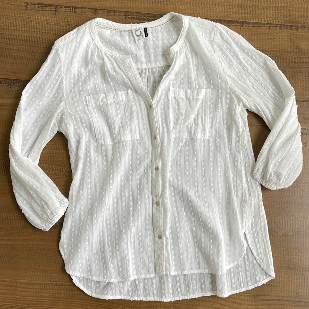 Anthropologie Akemi + Kin Medium White 3/4 sleeve button down pocket blouse